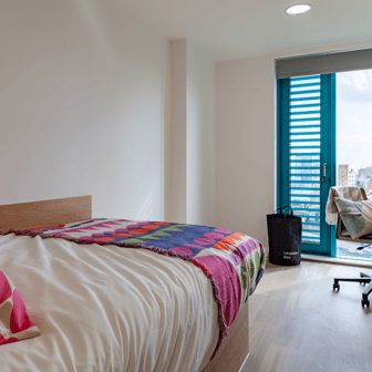 Gold En Suite - Image 1